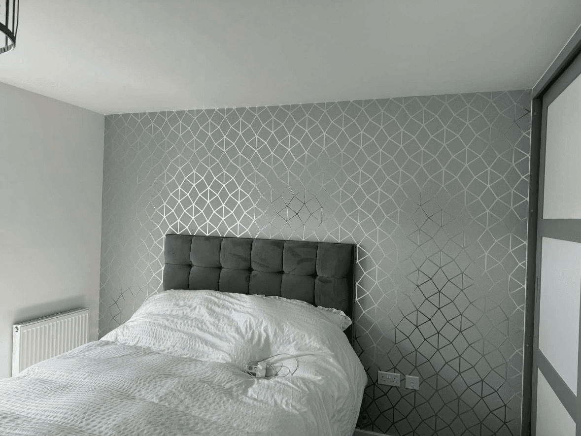 Bedroom geometric feature wallpaper
